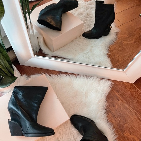 Theyskens’ Theory Black Leather Heel Boots 38 - Picture 4 of 6